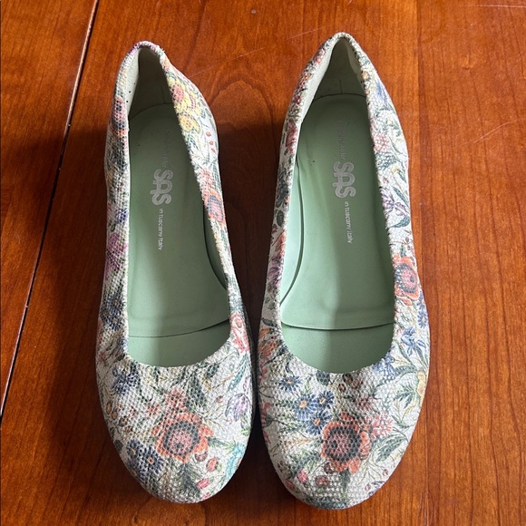 SAS women’s size 7W Floral Ballet Slip On Flats Spring Summer Italian Casual - Picture 2 of 6